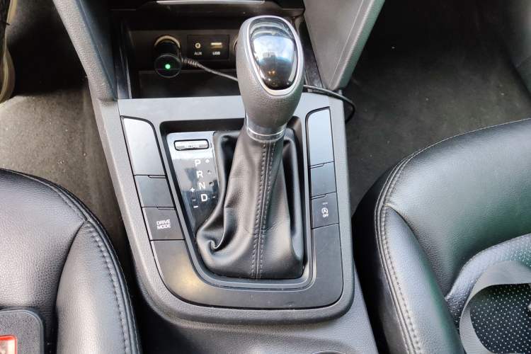 Used Hyundai Elantra (6th Generation / Lingdong) 2018 1.4T Dual-Clutch Xuan Dong · Dynamic Edition Gear Lever