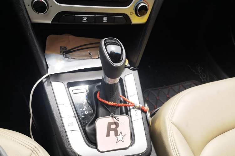 Used Hyundai Elantra (6th Generation / Lingdong) 2018 1.6L Automatic 15th Anniversary Special Edition Gear Lever