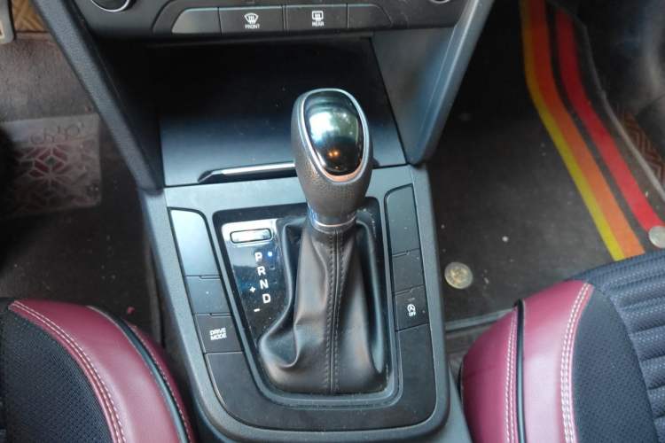 Used Hyundai Elantra (6th Generation / Lingdong) 2018 1.4T Dual-Clutch Xuan Dong · Dynamic Edition Gear Lever