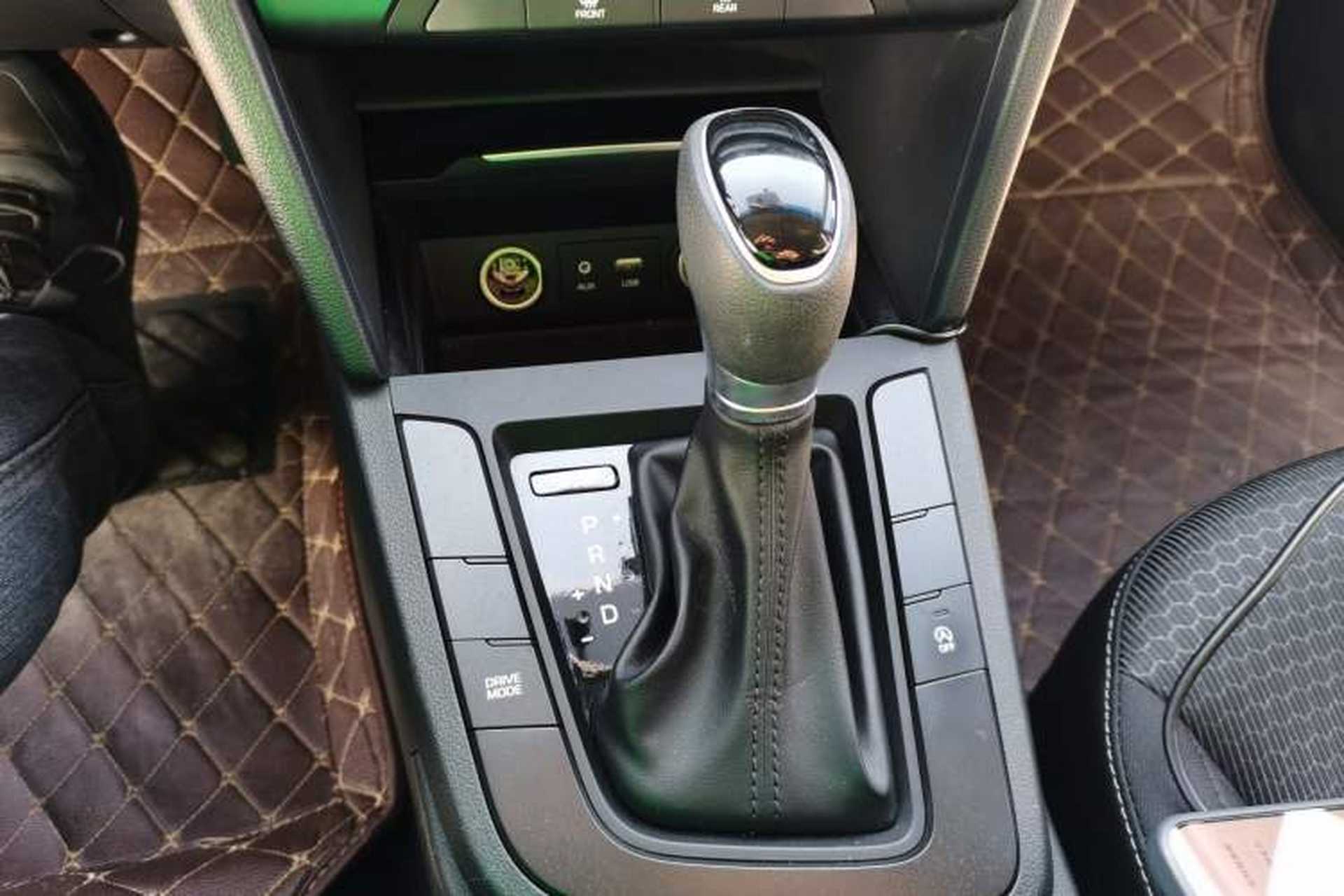 Used Hyundai Elantra (6th Generation / Lingdong) 2018 1.4T Dual-Clutch Xuan Dong · Dynamic Edition Gear Lever