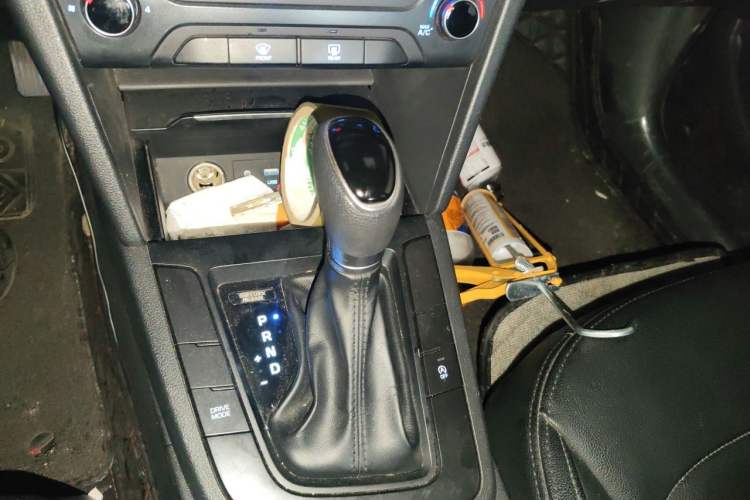 Used Hyundai Elantra (6th Generation / Lingdong) 2018 1.4T Dual-Clutch Xuan Dong · Dynamic Edition Gear Lever