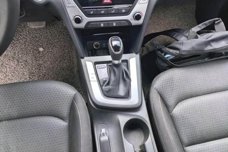 Used Hyundai Elantra (6th Generation / Lingdong) 2018 1.6L Automatic 15th Anniversary Special Edition Gear Lever