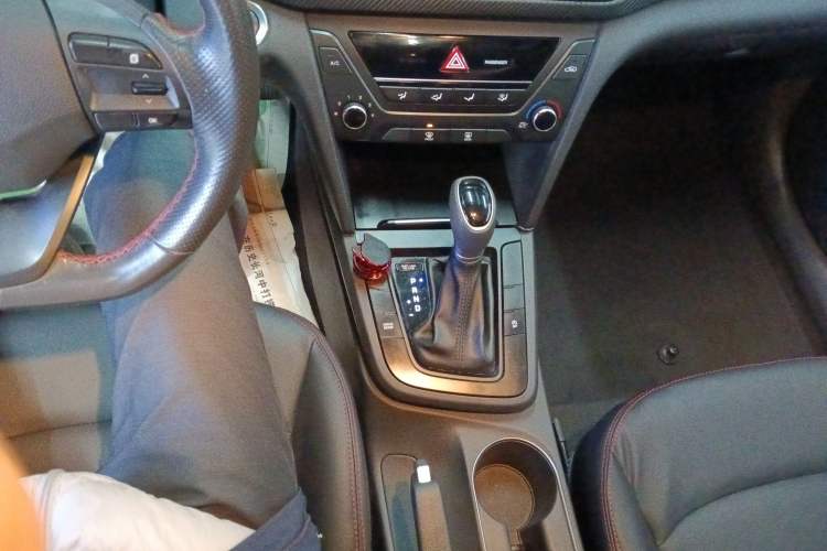 Used Hyundai Elantra (6th Generation / Lingdong) 2018 1.4T Dual-Clutch Xuan Dong · Dynamic Edition Gear Lever