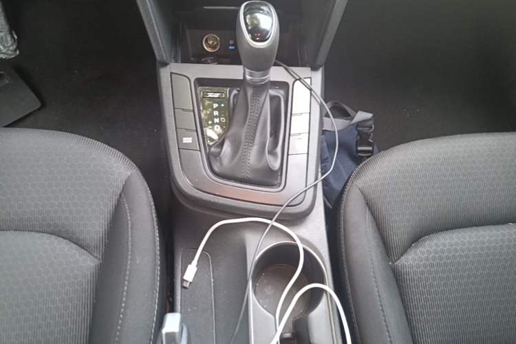 Used Hyundai Elantra (6th Generation / Lingdong) 2018 1.4T Dual-Clutch Xuan Dong · Dynamic Edition Gear Lever