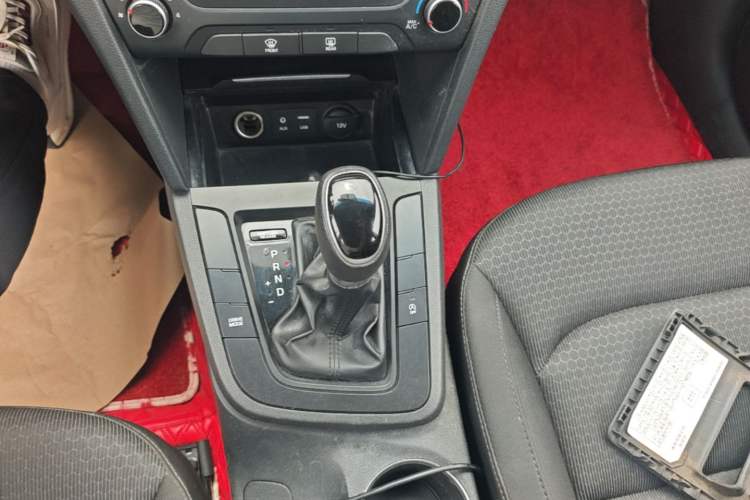 Used Hyundai Elantra (6th Generation / Lingdong) 2018 1.4T Dual-Clutch Xuan Dong · Dynamic Edition Gear Lever