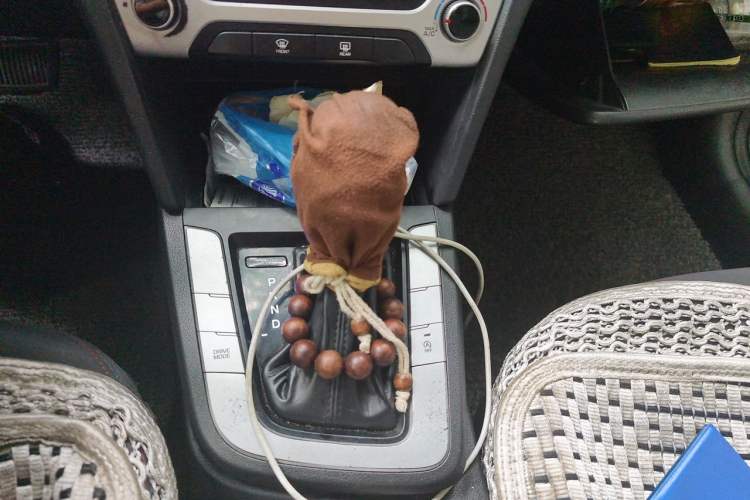 Used Hyundai Elantra (6th Generation / Lingdong) 2018 1.6L Automatic 15th Anniversary Special Edition Gear Lever