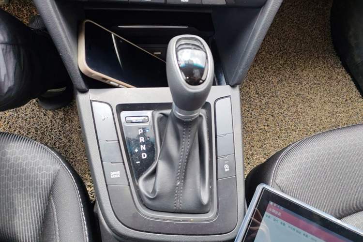 Used Hyundai Elantra (6th Generation / Lingdong) 2018 1.4T Dual-Clutch Xuan Dong · Dynamic Edition Gear Lever