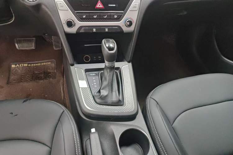 Used Hyundai Elantra (6th Generation / Lingdong) 2018 1.6L Automatic 15th Anniversary Special Edition Gear Lever