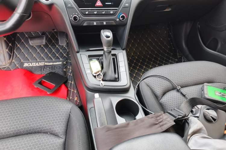 Used Hyundai Elantra (6th Generation / Lingdong) 2018 1.4T Dual-Clutch Xuan Dong · Dynamic Edition Gear Lever