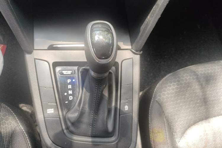 Used Hyundai Elantra (6th Generation / Lingdong) 2018 1.4T Dual-Clutch Xuan Dong · Dynamic Edition Gear Lever