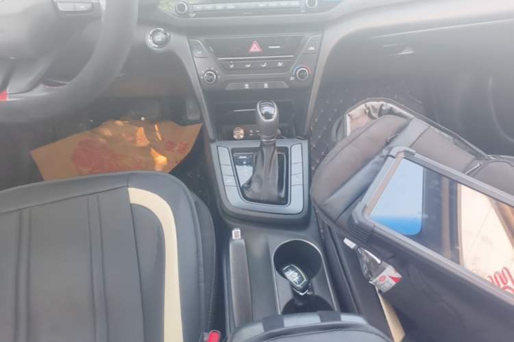 Used Hyundai Elantra (6th Generation / Lingdong) 2018 1.4T Dual-Clutch Xuan Dong · Dynamic Edition Gear Lever