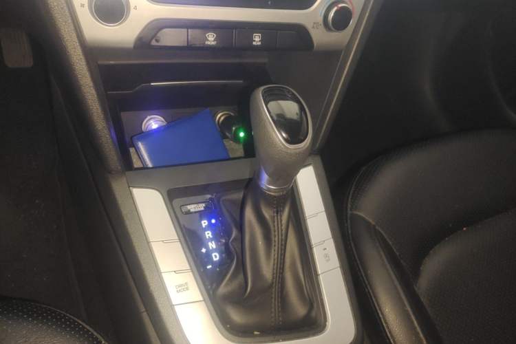 Used Hyundai Elantra (6th Generation / Lingdong) 2018 1.6L Automatic 15th Anniversary Special Edition Gear Lever