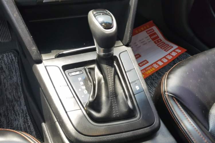 Used Hyundai Elantra (6th Generation / Lingdong) 2018 1.4T Dual-Clutch Xuan Dong · Dynamic Edition Gear Lever