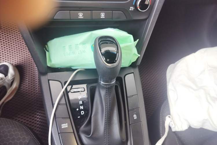 Used Hyundai Elantra (6th Generation / Lingdong) 2018 1.4T Dual-Clutch Xuan Dong · Dynamic Edition Gear Lever