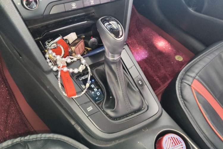 Used Hyundai Elantra (6th Generation / Lingdong) 2018 1.4T Dual-Clutch Xuan Dong · Dynamic Edition Gear Lever