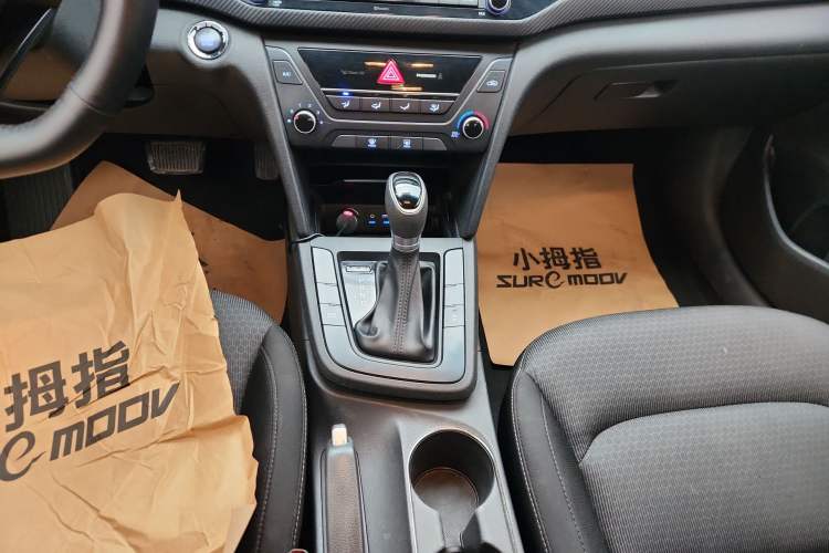 Used Hyundai Elantra (6th Generation / Lingdong) 2018 1.4T Dual-Clutch Xuan Dong · Dynamic Edition Gear Lever
