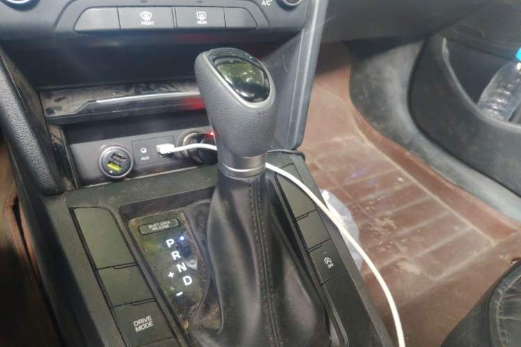 Used Hyundai Elantra (6th Generation / Lingdong) 2018 1.4T Dual-Clutch Xuan Dong · Dynamic Edition Gear Lever