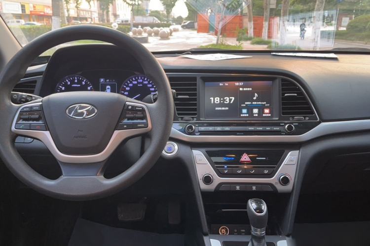 Used Hyundai Elantra (6th Generation / Lingdong) 2018 1.6L Automatic 15th Anniversary Special Edition Interior 1