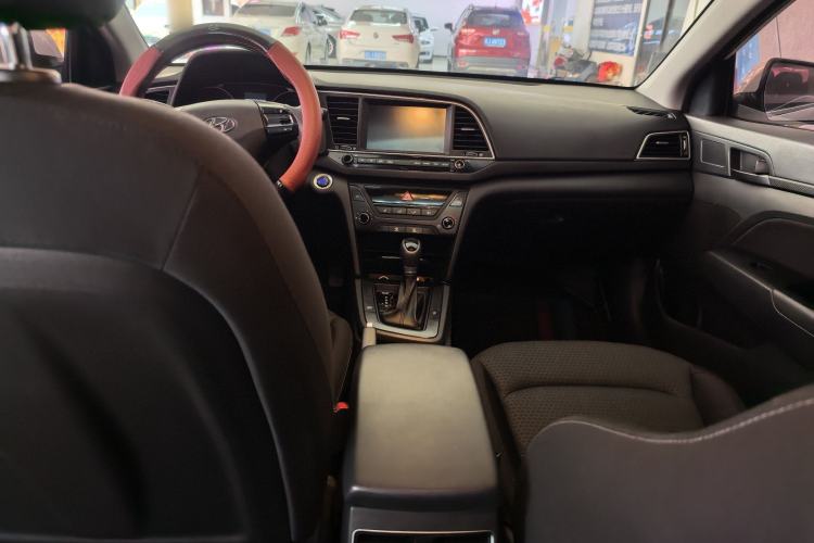 Used Hyundai Elantra (6th Generation / Lingdong) 2018 1.4T Dual-Clutch Xuan Dong · Dynamic Edition Interior 1