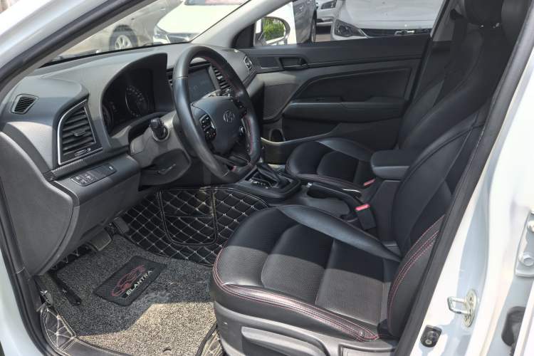 Used Hyundai Elantra (6th Generation / Lingdong) 2018 1.4T Dual-Clutch Xuan Dong · Dynamic Edition Interior 1