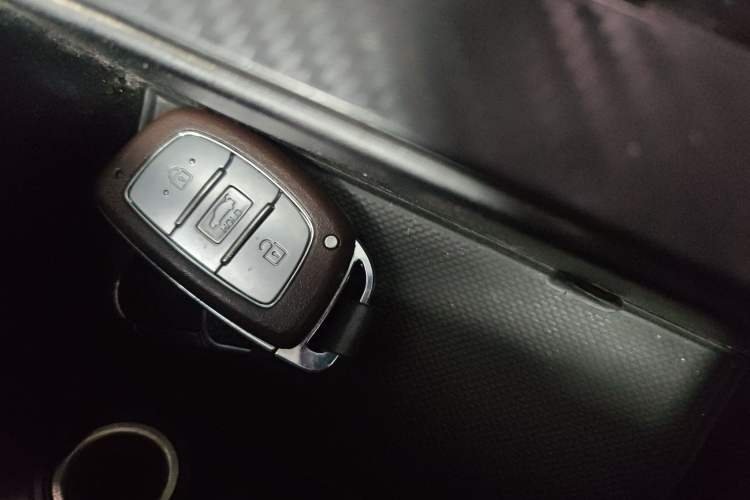 Used Hyundai Elantra (6th Generation / Lingdong) 2018 1.6L Automatic 15th Anniversary Special Edition Interior 1