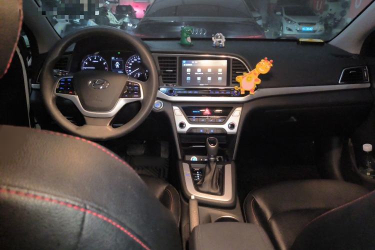Used Hyundai Elantra (6th Generation / Lingdong) 2018 1.6L Automatic 15th Anniversary Special Edition Interior 2