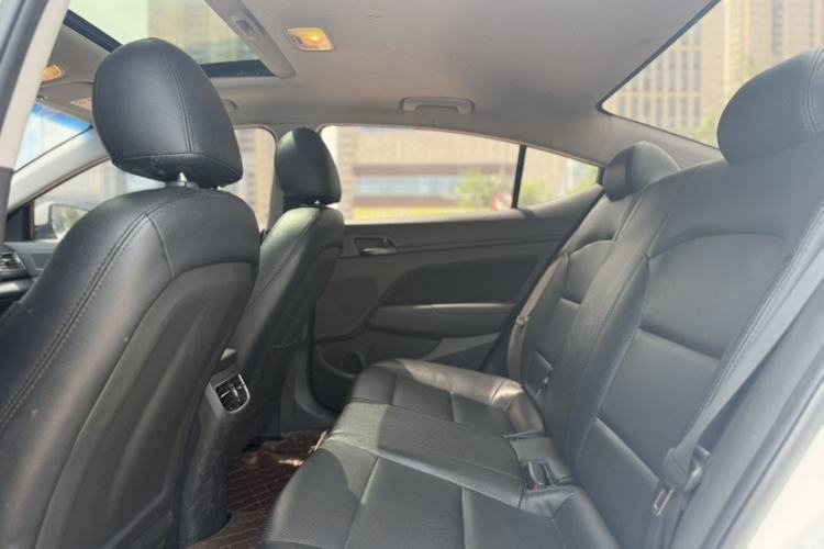 Used Hyundai Elantra (6th Generation / Lingdong) 2018 1.4T Dual-Clutch Xuan Dong · Dynamic Edition Interior 2