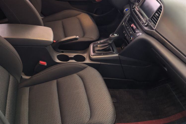 Used Hyundai Elantra (6th Generation / Lingdong) 2018 1.4T Dual-Clutch Xuan Dong · Dynamic Edition Interior 2