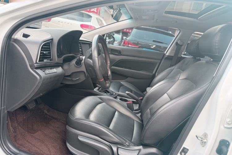 Used Hyundai Elantra (6th Generation / Lingdong) 2018 1.4T Dual-Clutch Xuan Dong · Dynamic Edition Interior 2