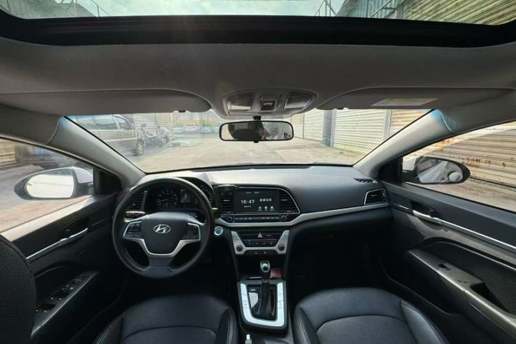 Used Hyundai Elantra (6th Generation / Lingdong) 2018 1.6L Automatic 15th Anniversary Special Edition Interior 2