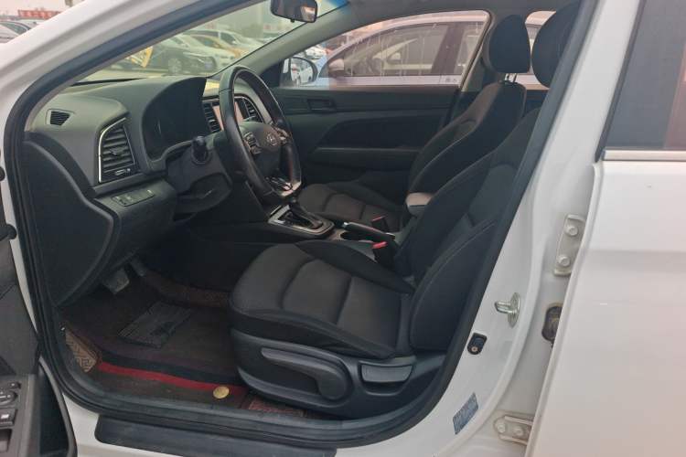 Used Hyundai Elantra (6th Generation / Lingdong) 2018 1.4T Dual-Clutch Xuan Dong · Dynamic Edition Interior 3