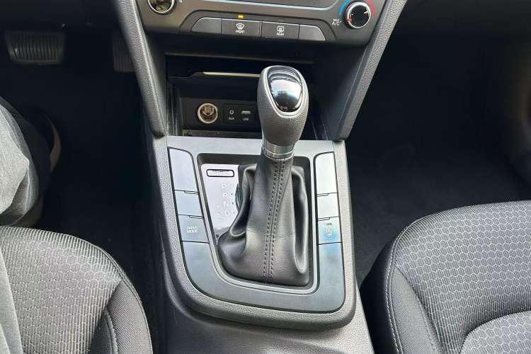 Used Hyundai Elantra (6th Generation / Lingdong) 2018 1.4T Dual-Clutch Xuan Dong · Dynamic Edition Interior 4