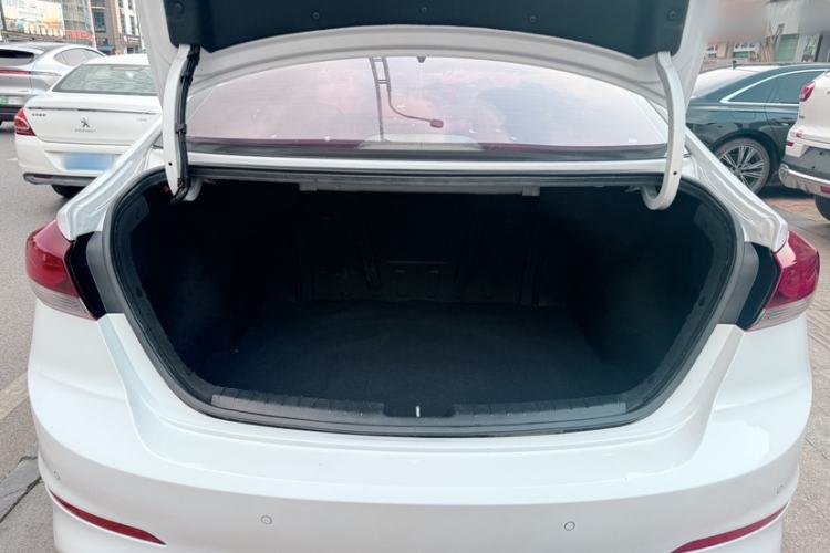 Used Hyundai Elantra (6th Generation / Lingdong) 2018 1.4T Dual-Clutch Xuan Dong · Dynamic Edition Interior 4