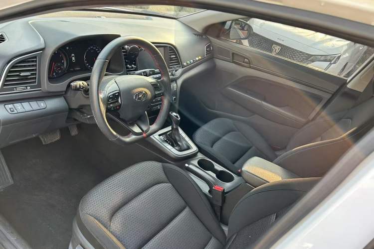 Used Hyundai Elantra (6th Generation / Lingdong) 2018 1.4T Dual-Clutch Xuan Dong · Dynamic Edition Interior 5