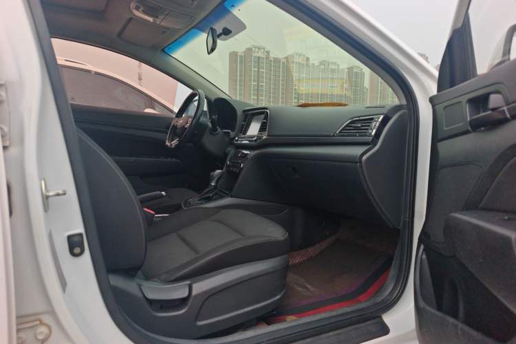 Used Hyundai Elantra (6th Generation / Lingdong) 2018 1.4T Dual-Clutch Xuan Dong · Dynamic Edition Interior 5