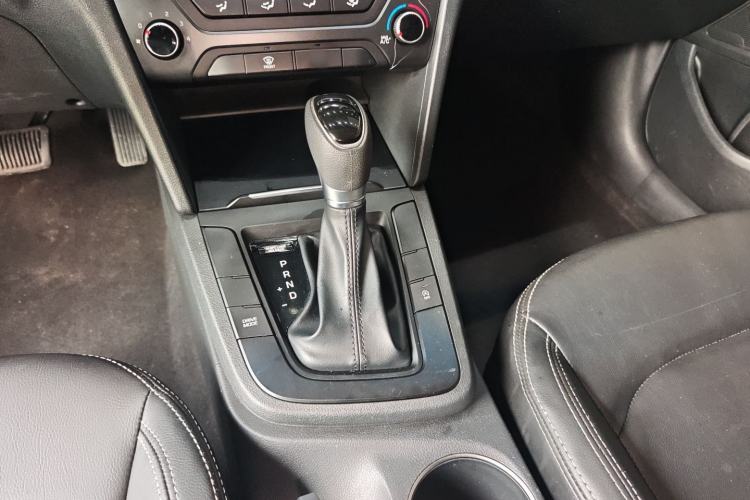 Used Hyundai Elantra (6th Generation / Lingdong) 2018 1.4T Dual-Clutch Xuan Dong · Dynamic Edition Interior 5