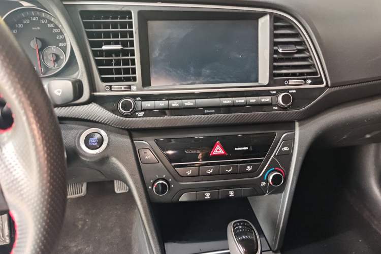 Used Hyundai Elantra (6th Generation / Lingdong) 2018 1.4T Dual-Clutch Xuan Dong · Dynamic Edition Interior 6