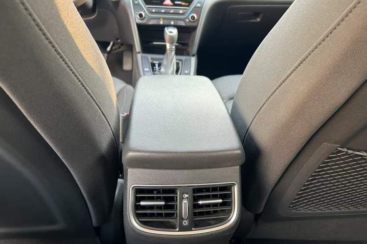 Used Hyundai Elantra (6th Generation / Lingdong) 2018 1.4T Dual-Clutch Xuan Dong · Dynamic Edition Interior 7