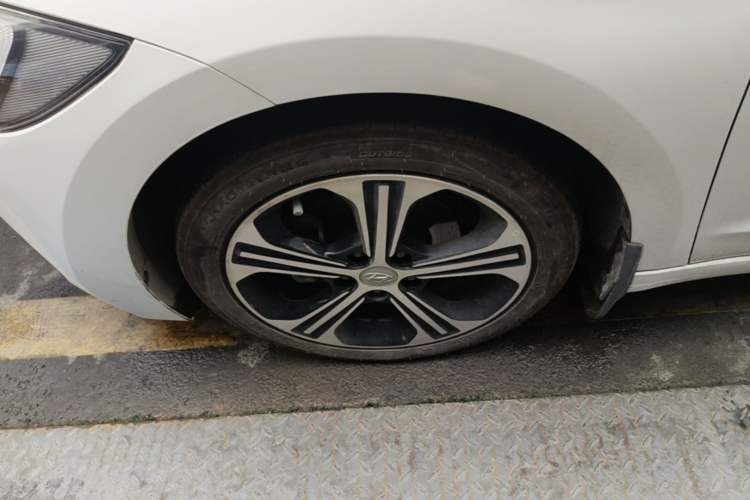 Used Hyundai Elantra (6th Generation / Lingdong) 2018 1.4T Dual-Clutch Xuan Dong · Dynamic Edition Left Front Wheel Hub