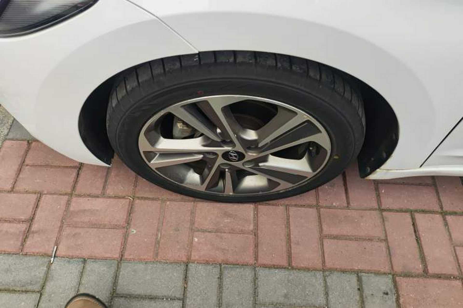Used Hyundai Elantra (6th Generation / Lingdong) 2018 1.6L Automatic 15th Anniversary Special Edition Left Front Wheel Hub
