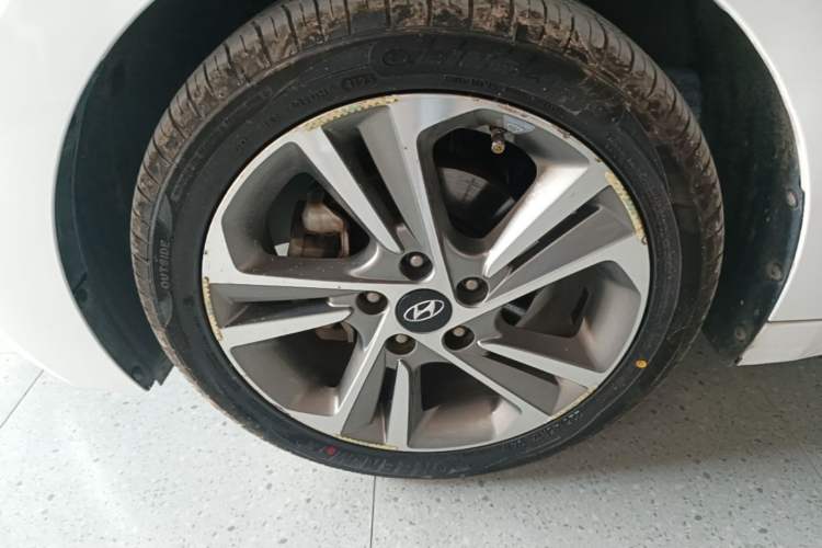 Used Hyundai Elantra (6th Generation / Lingdong) 2018 1.6L Automatic 15th Anniversary Special Edition Left Front Wheel Hub