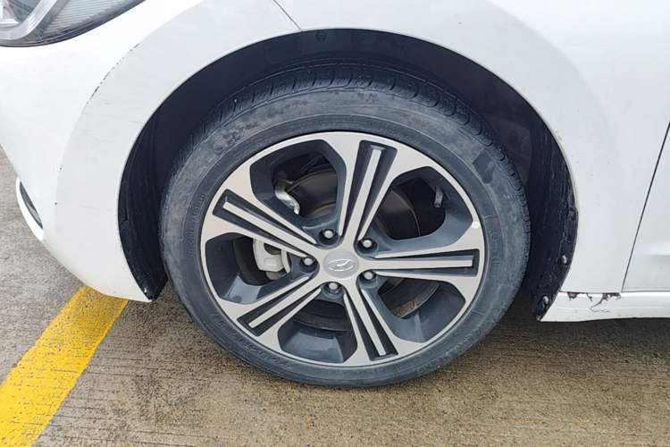 Used Hyundai Elantra (6th Generation / Lingdong) 2018 1.4T Dual-Clutch Xuan Dong · Dynamic Edition Left Front Wheel Hub