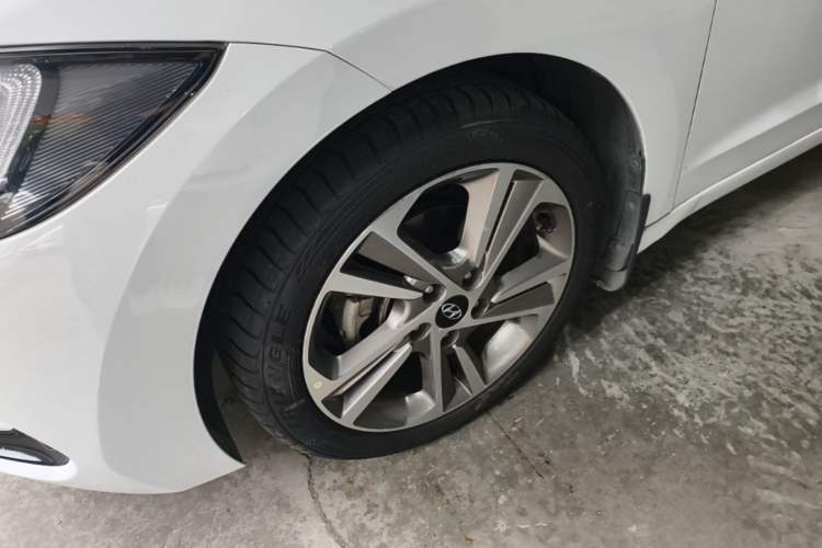 Used Hyundai Elantra (6th Generation / Lingdong) 2018 1.6L Automatic 15th Anniversary Special Edition Left Front Wheel Hub