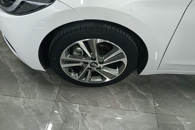 Used Hyundai Elantra (6th Generation / Lingdong) 2018 1.6L Automatic 15th Anniversary Special Edition Left Front Wheel Hub