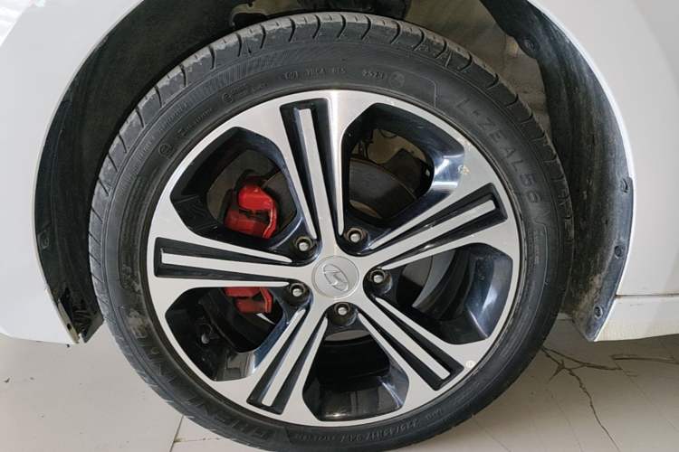 Used Hyundai Elantra (6th Generation / Lingdong) 2018 1.4T Dual-Clutch Xuan Dong · Dynamic Edition Left Front Wheel Hub