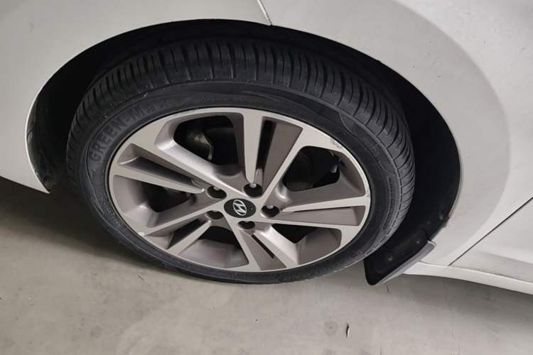 Used Hyundai Elantra (6th Generation / Lingdong) 2018 1.6L Automatic 15th Anniversary Special Edition Left Front Wheel Hub