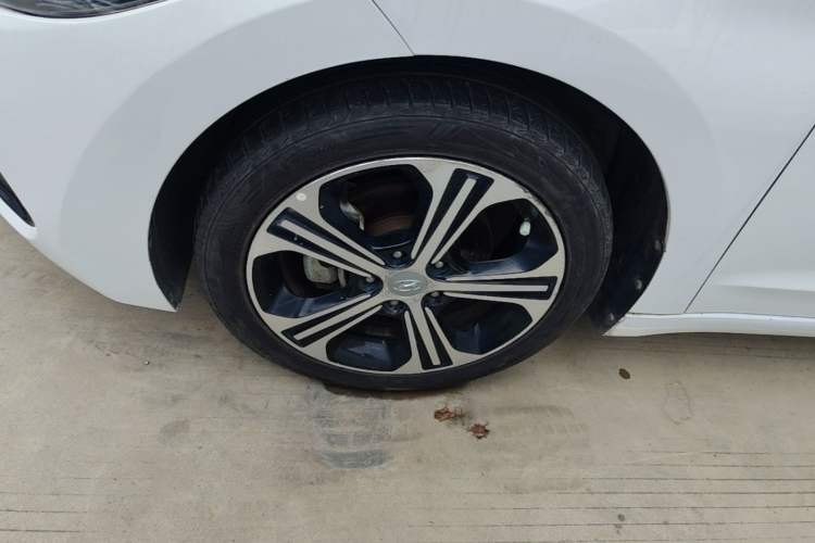 Used Hyundai Elantra (6th Generation / Lingdong) 2018 1.4T Dual-Clutch Xuan Dong · Dynamic Edition Left Front Wheel Hub
