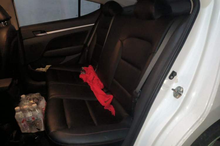 Used Hyundai Elantra (6th Generation / Lingdong) 2018 1.6L Automatic 15th Anniversary Special Edition Left Rear Seat