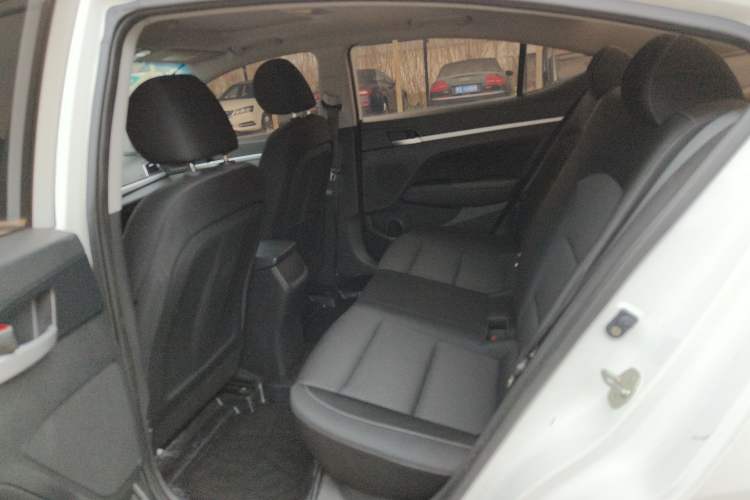 Used Hyundai Elantra (6th Generation / Lingdong) 2018 1.6L Automatic 15th Anniversary Special Edition Left Rear Seat