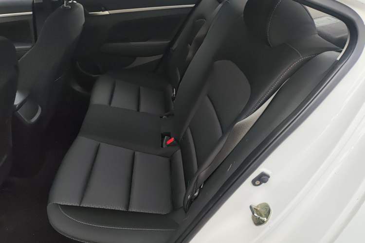 Used Hyundai Elantra (6th Generation / Lingdong) 2018 1.6L Automatic 15th Anniversary Special Edition Left Rear Seat